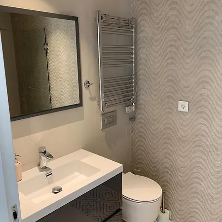Apartment 880